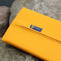 Hochwertiges Kunstleder, speziell für Saunen und Feuträume, in klassischer Kalbsleder-Optik