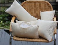 Kissenfüllung - Der Bezug aus 100% Baumwolle, Farbe Natur mit Reißverschluss zum Variieren der Füllmenge.