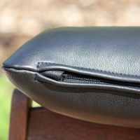 Doubleflex-Leder Wendenackenkissen schwarz mit Zipp-Garage und Steppnähten