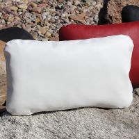 Weißes Kunstleder-Rückenkissen mit abgerundeten Ecken