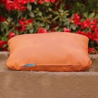 Kunstlederkissen mit verdecktem Reißverschluss und Steppnähte