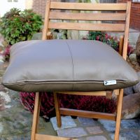 Alle Details von dem Lederkissen