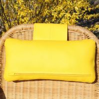 Unser Karawunzlator - Das Kunstleder Nackenkissen mit Zippgarage und verdecktem Reißverschluss