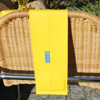 In Kunstleder eingearbeitetes Gewicht, Rückseite mit Steppnaht und Label